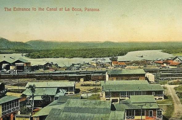 La Boca ha sido, a lo largo de su historia, un poblado vinculado al puerto en la entrada del Pacífico del Canal. Fue en sus cercanías desde donde zarpó el remolcador Taboguilla, en 1880, dando inicio oficial al intento francés de construcción del Canal.