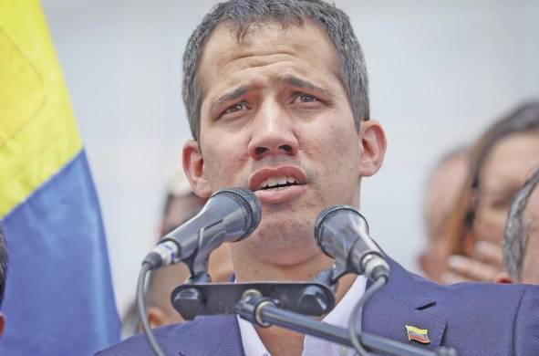 El equipo de Guaidó dijo en un comunicado que el opositor suma en inhabilitaciones “más de 60 años de sentencias sin valor práctico”.