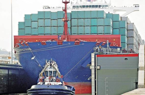 El Canal de Panamá permite el paso del 6% del comercio mundial entre el Atlántico y el Pacífico.