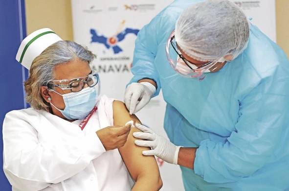 El ministro de Salud informó recientemente que Panamá recibirá dosis de la vacuna de AstraZeneca.
