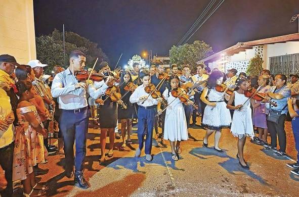 La participación de los niños durante una procesión el pasado Viernes Santo en La Mesa, Veraguas.