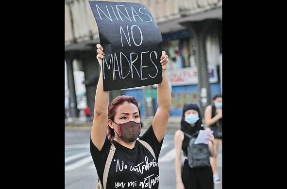 Diversos colectivos femeninos nacionales, como 'Palabras Poderosas' han llevado a cabo diversas marchas pacíficas.