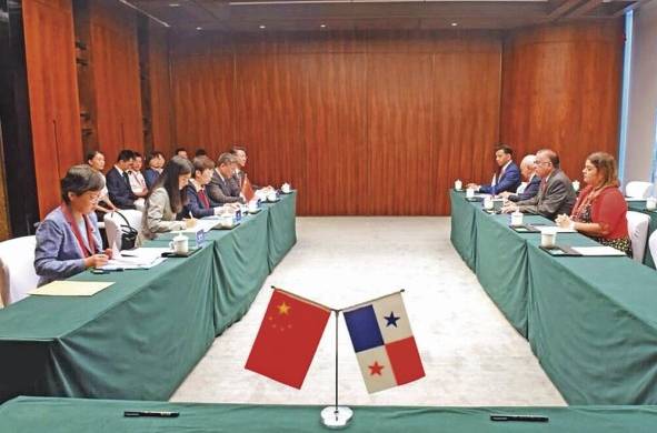 Panamá y China firman un protocolo para la exportación de productos acuáticos silvestres.