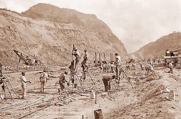 Trabajadores franceses trazando la ruta para el Canal.