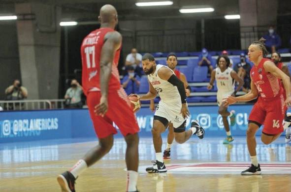 El baloncesto es otro de los deportes profesionales en Panamá.