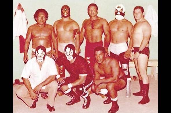 Luchadores de la época dorada. El Cobarde, La Amenaza, Sandokan, Emperador, Titán, y Los Antorcha y Ricardo Díaz