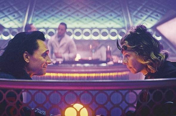 Los actores Tom Hiddleston (Loki) y Sophia Di Martino (Sylvie), parte del elenco de la segunda temporada de Loki.