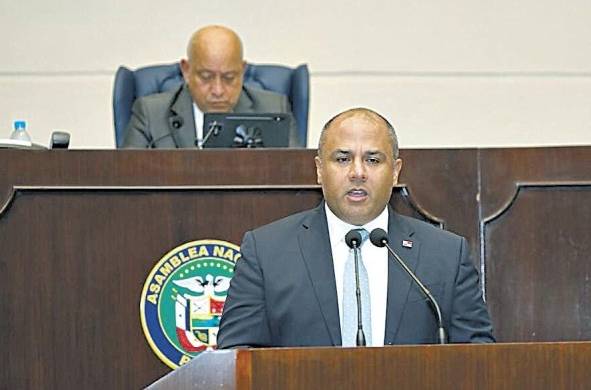 El administrador de la AMP, Noriel Araúz, en la Asamblea.