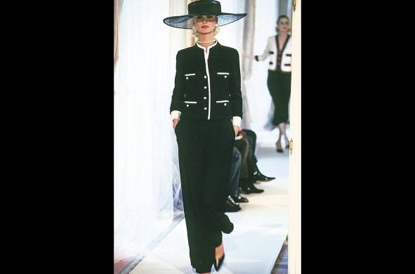 'Look' de pasarela Chanel, colección primavera 1997.