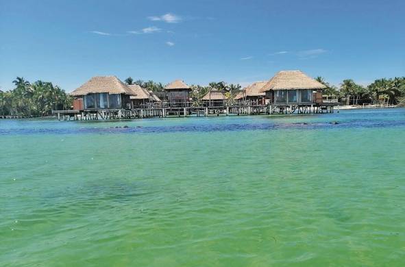 En Bocas de Toro, algo muy característico son los restaurantes sobre el mar, lo que le da un toque perfecto.