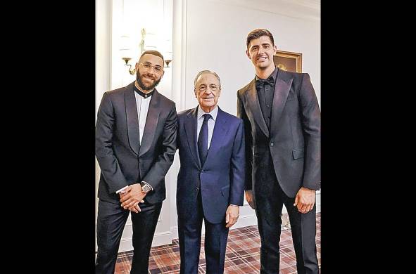 Thibaut Courtois, Florentino Pérez y Karim Benzema durante la gala.