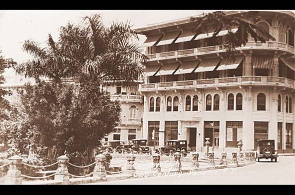 En el antiguo edificio de la Biblioteca Nacional, adquirido por la CSS, funcionaba la casa club del Century Club, fundado en 1914 en las inmediaciones del hotel Tívoli.