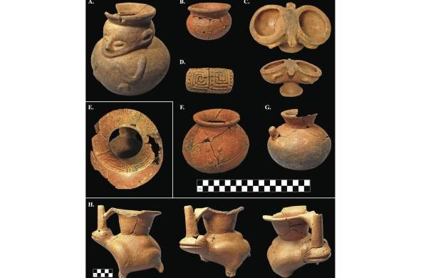 Conjunto de piezas cerámicas encontradas en los enterramientos del Sitio L-12 en Pedro González.