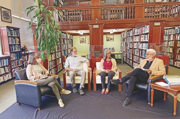 El conversatorio se realizó en la Biblioteca Presidente Roberto F. Chiari.
