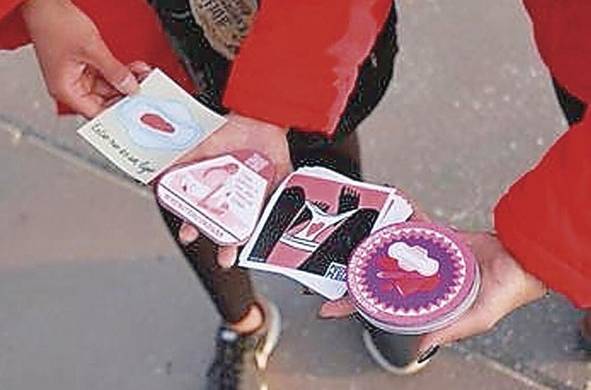 Múltiples colectivos y organizaciones en todo el mundo abogan por la total erradicación de la pobreza menstrual.