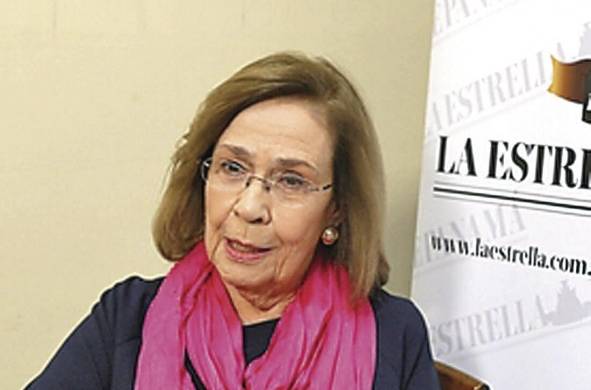 Teresita Yánis de Arias. Exlegisladora Es defensora de los derechos de la mujer. En 1999 fue electa legisladora, ocupó la vicepresidencia de la Asamblea Nacional y presidió la Comisión de Asuntos de la Mujer.