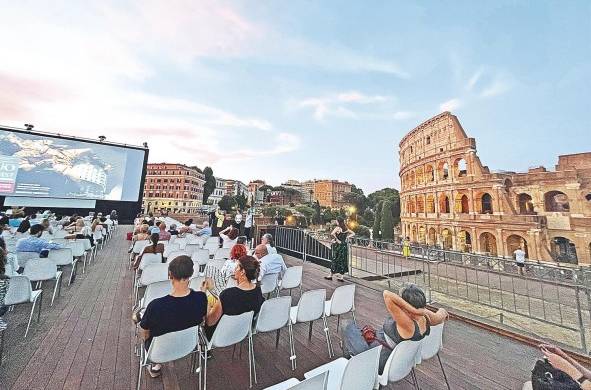 Cine de verano en Roma.
