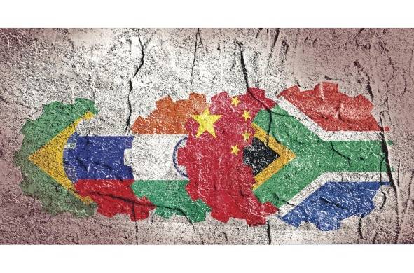 La agrupación ha celebrado cumbres anuales desde 2009, y los países miembros se turnan para ser anfitriones. Antes de la admisión de Sudáfrica, se celebraron dos cumbres BRIC, en 2009 y 2010. La primera cumbre BRICS de cinco miembros se celebró en 2011.