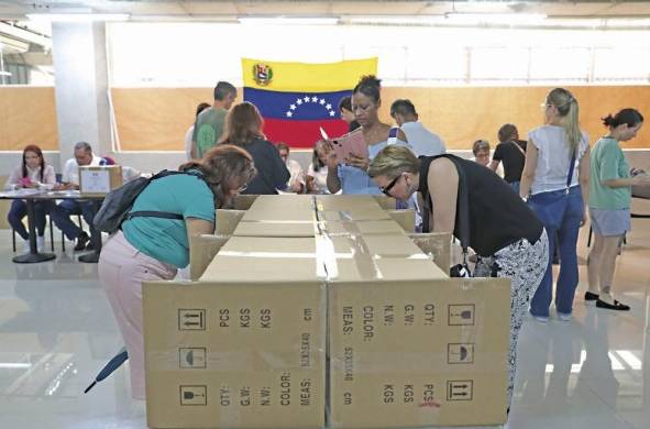 Venezolaros votan en Panamá.