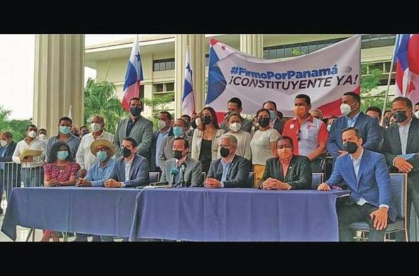 El movimiento Firmo por Panamá tiene previsto reforzar el proceso de recolección de firmas pro constituyente.