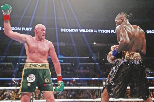 Fury dominó a Wilder con un boxeo a distancia.