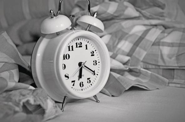 El sueño no se debe interrumpir con alarmas, plantean algunos expertos.