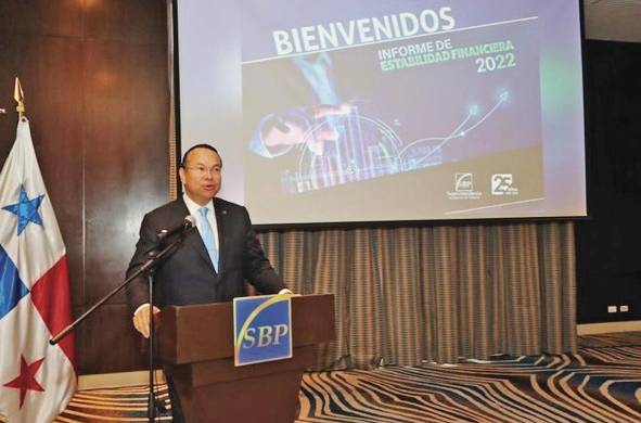 El superintendente de Bancos de Panamá, Amauri A. Castillo, durante la presentación del Informe de Estabilidad Financiera del segundo semestre 2022.