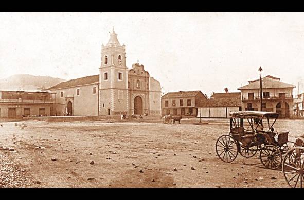 Plaza e iglesia de Santa Ana en la ciudad de Panamá. Fotografía: William H. Fletcher, 5 1/4”x 8 1/2”, circa 1890.