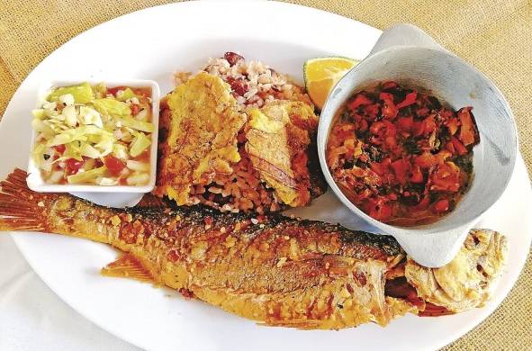 El sabor colonense está marcado por la gastronomía costeña y el pescado.