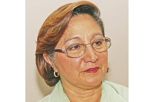 Elia López de Tulipano. Docente jubilada Integra el Foro de Mujeres de Partidos Políticos y representante de las organizaciones de mujeres ante la Concertación Nacional para el Desarrollo