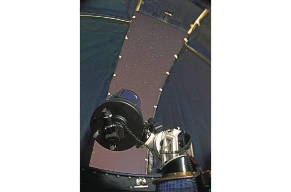 Telescopio Meade 14” SC fue donado por la Embajada de Francia en 2004.