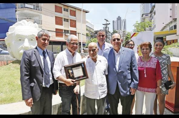 Alcaldía de Panamá distinguió al artista plástico Carlos Arboleda como huésped de honor del distrito de Panamá.