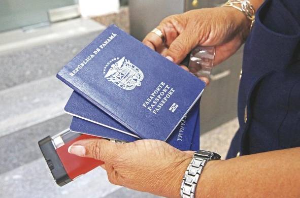 La ley establece que quien use más de un pasaporte ordinario panameño expedido a su nombre será sancionado.