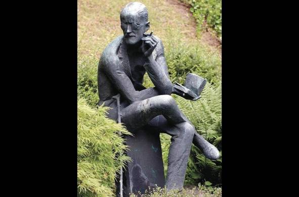 Estatua del escritor James Joyce, quien falleció el 13 de enero de 1941, Zúrich, Suiza.
