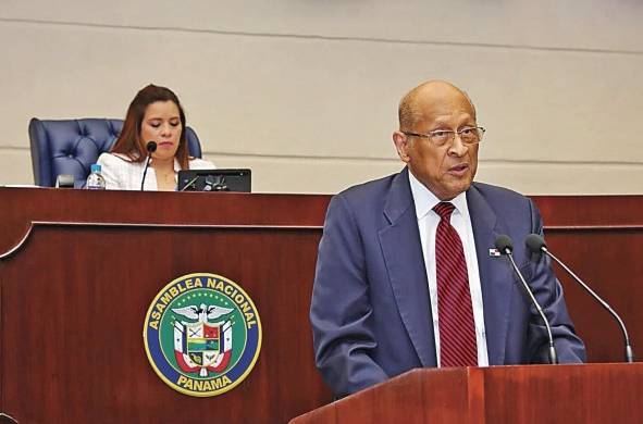 El ministro de Economía y Finanzas, Héctor Alexander, durante la presentación del presupuesto general del Estado 2024.