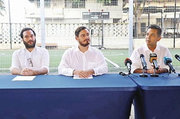 Gabriel Silva y Juan Diego Vásquez, de la coalición Vamos, y Ricardo Lombana, de Moca