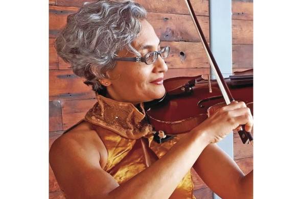 Graciela Ñúñez cumplirá la mitad de siglo próximamente; considera que sus vivencias y experiencias la hacen una “música y mujer completa”.