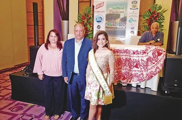 La reina del primer festival del azúcar y la sal de Aguadulce fue presentada en una conferencia de prensa en el hotel Riu. Será coronada por el alcalde el día del evento.