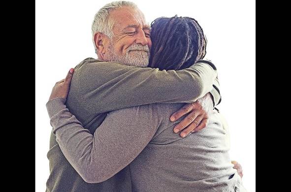El abrazo es una de las herramientas más poderosas que tenemos a nuestro alcance, no solo para mostrar afecto y estrechar vínculos, sino para sentirnos felices.