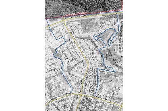 Fotografía aérea de Villa Cáceres a finales de la década de 1960. Se puede observar como toda la zona al sur de la Ave, Ricardo J. Alfaro se encontraba ocupada por proyectos de vivienda suburbana mientras que al norte del límite de la Zona del Canal el área se encontraba ocupada por bosques.