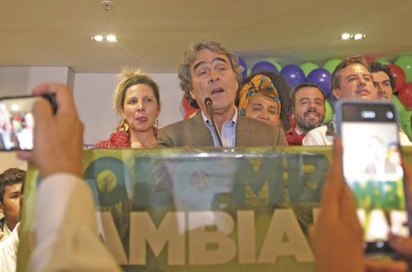 El excandidato presidencial Sergio Fajardo, de la coalición Centro Esperanza