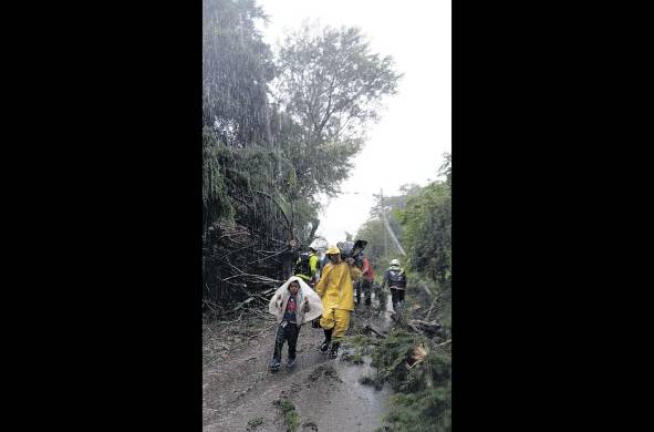Lluvias causan afectaciones en tres provincias