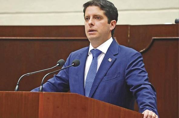 Ministro Federico Alfaro, durante su comparecencia ante el pleno legislativo.