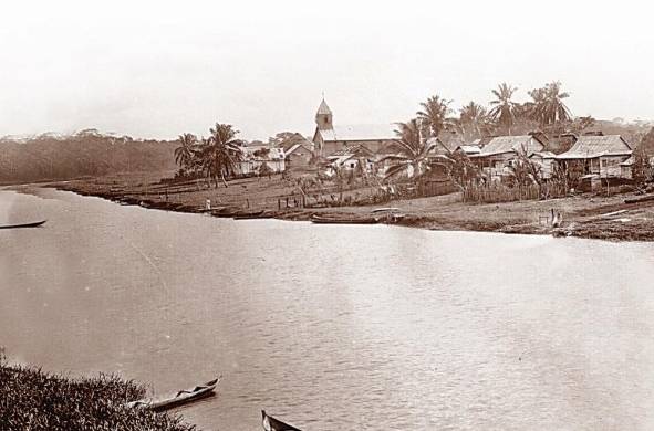 Cuando los norteamericanos llegaron en 1904, Gatún era el centro de un intercambio comercial relativamente grande. Bananas y otros productos del Gatún, Trinidad y Río Chagres eran traídos for traspaso por ferrocarril y para la venta. Una vez a la semana, los embarques de siete a nueve vagones llenos de bananas era realizado, y el día del embarque tanto como unas cien canoas estaban esperando en Gatún.