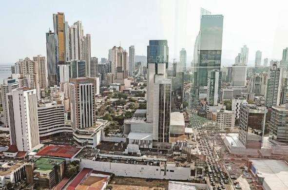 El informe señala que Panamá es un país de altos ingresos, clasificándose como la 45 economía más rica per cápita de 133 estudiadas.