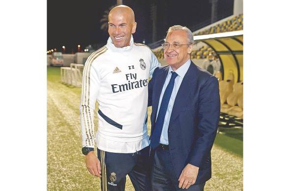 Zinedine Zidane y Florentino Pérez, entrenador y presidente del Real Madrid, respectivamente, felices como en los viejos tiempos.