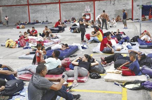 Varios miles de migrantes irregulares, en su mayoría venezolanos, se han quedado varados en Panamá.
