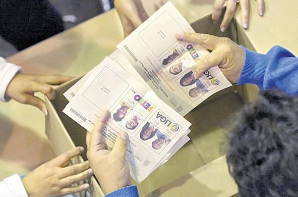 Los colombianos acudieron a las urnas en un ambiente polarizado.