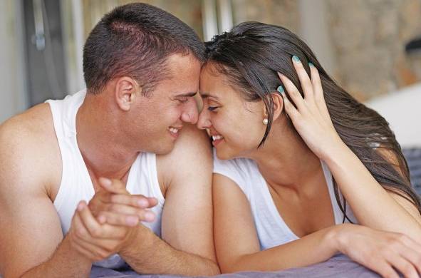 Las creencias erróneas más comunes es que el 'petting' forma parte de los previos en un encuentro sexual.