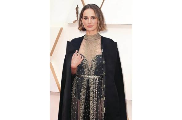 Natalie Portman, vistió de un Dior feminista a la gala.
